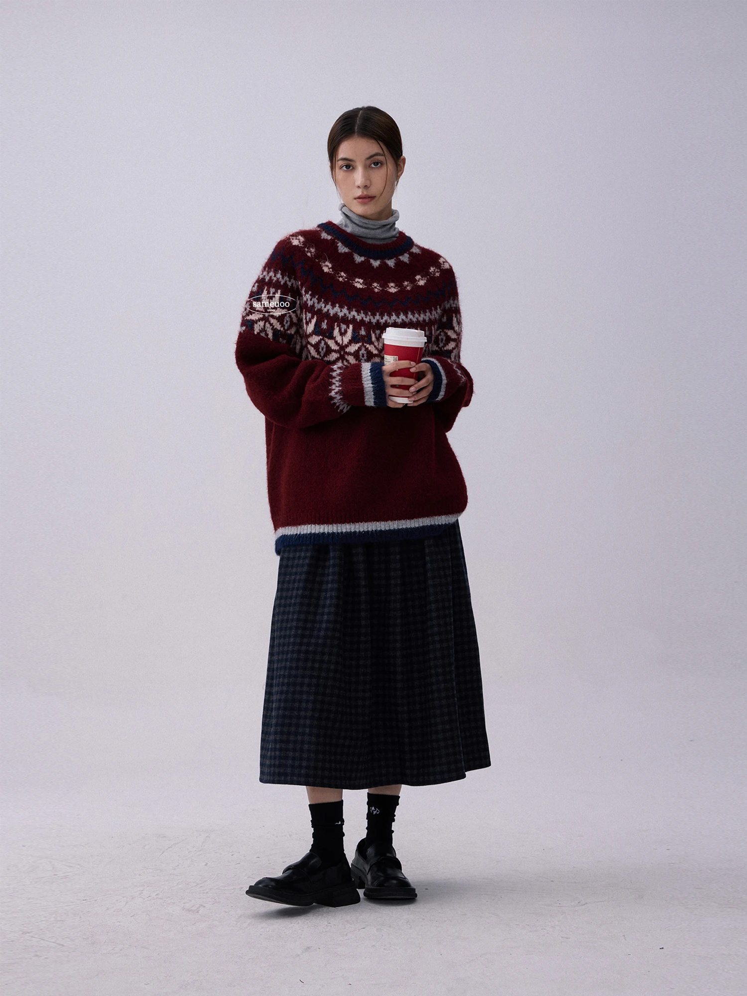 秋冬新作セーター、レトロジャカードカップルレッドファッショナブルニュートラルスタイルニットベースプルオーバー