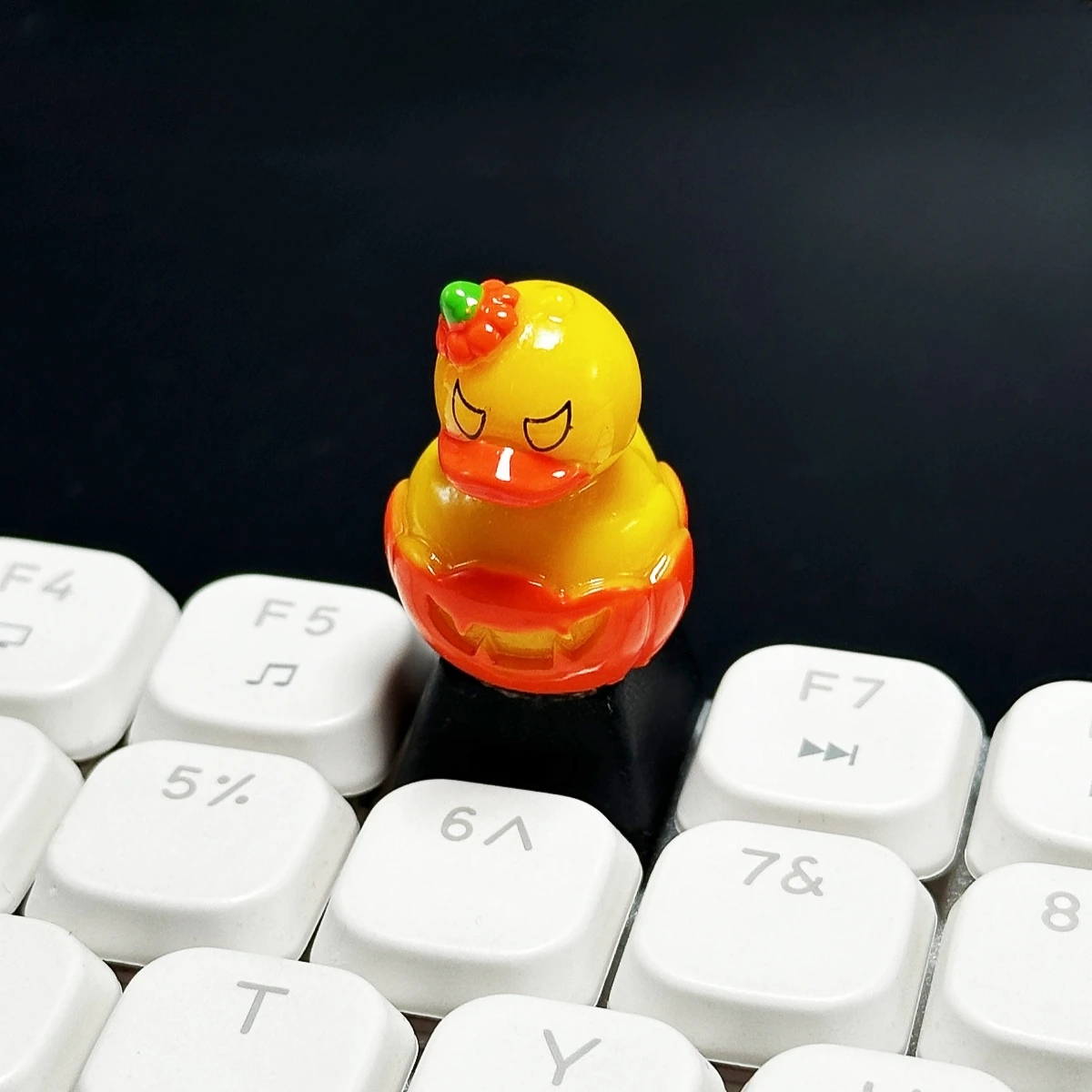 Customized Helloween Gift Funny Little Duck Cartoon Anime Keycaps Cross Axis Mechanical Keyboard Cute Key cap