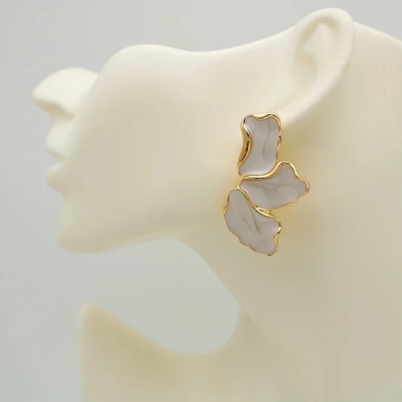 New Personalized Fashionable Light Luxury Irregular Metal Cream Maple Leaf Petal Earrings Sweet Temperament Women'S Gift Jewelry