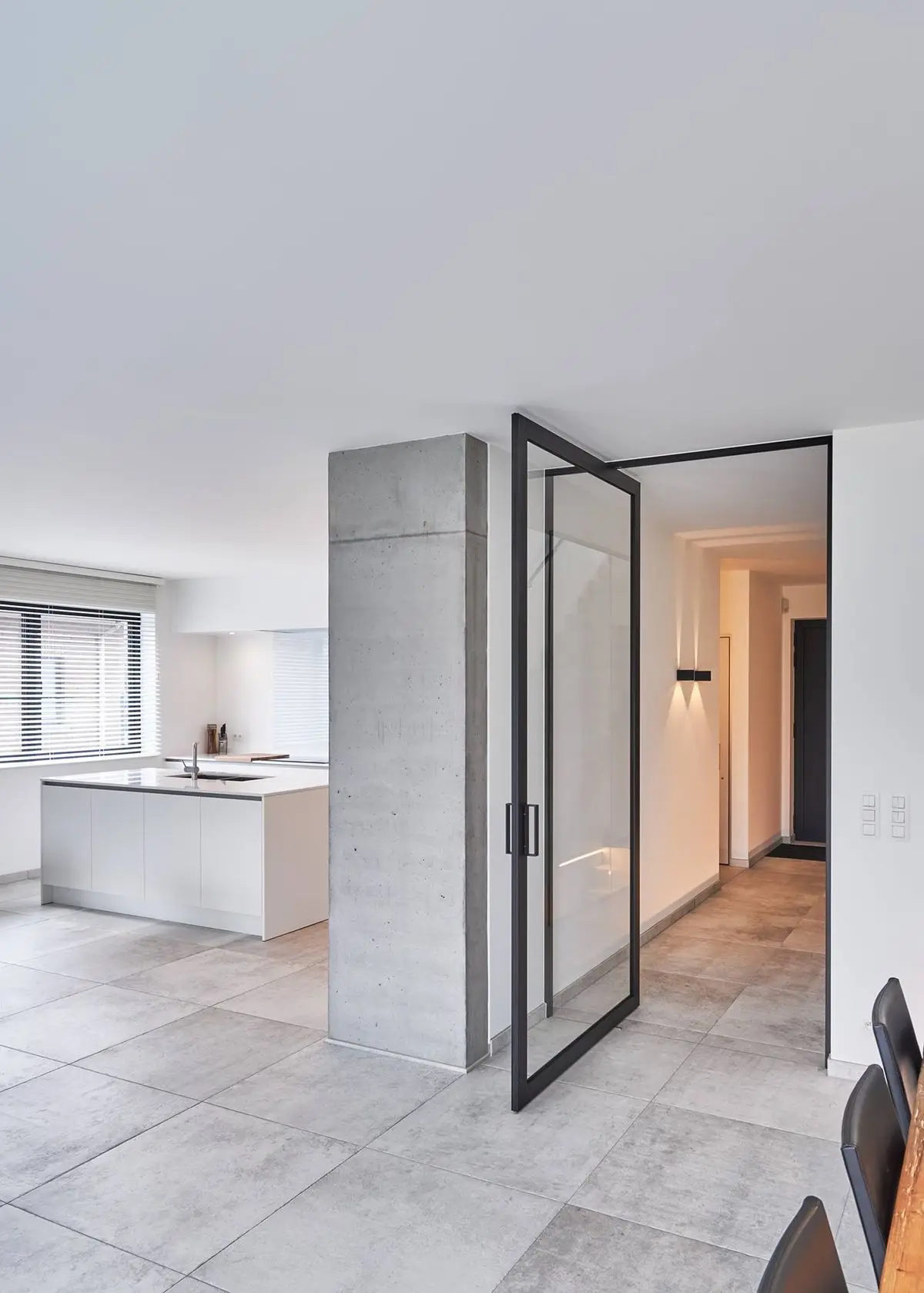 High-strength Security Anti-theft Pivot Entrance Door for Modern Residence Pivot Glass Door with Double Tempered Glass Windproof