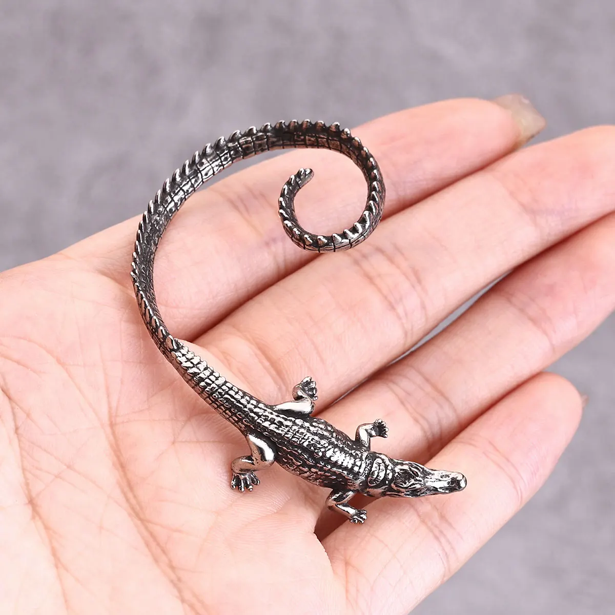 Paslanmaz çelik butik uzun kuyruk timsah şekli düğme küpe kız maskeli parti moda Elf kulak takı hediye kızlar için