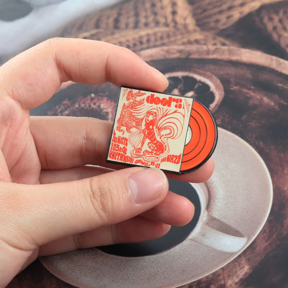 The Doors Vinyl-Style Emaille-Pin Psychedelic Rock Band Brosche Retro Leopardenmuster Musik-Abzeichen Accessoire Fan-Inspirierter Schmuck Geschenk – Detail 8