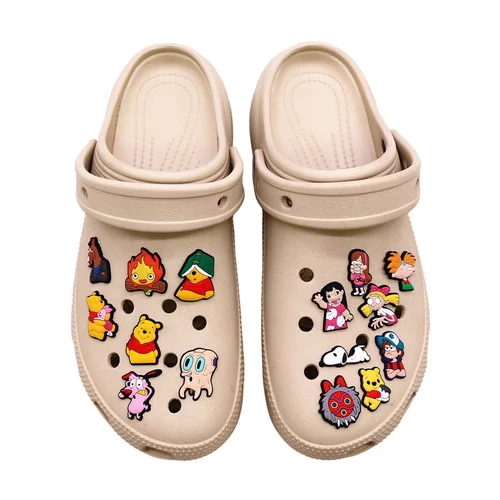 Imagen 2 del producto 1 Uds. De dijes de zapatos de dibujos animados de PVC MINISO, accesorios para zapatos de Strange Town Snoopy, decoraciones de Pin de zueco para niños y niñas, regalos de fiesta de Navidad