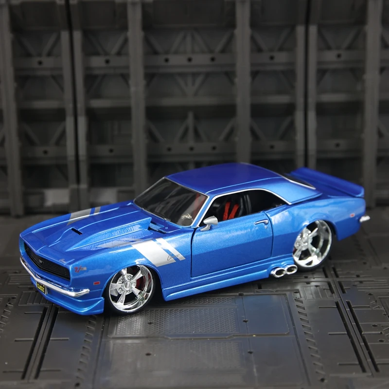

Maisto 1:24 Simulate Chevrolet Camaro Z/28 1968 alloy car model, doors and engine hood, trunk can be opened