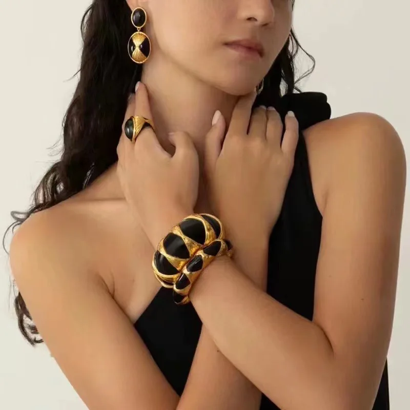 

White black enamel ovael chunky open bangles for women vintage geometric statement bangles vintage 2025 Fashion