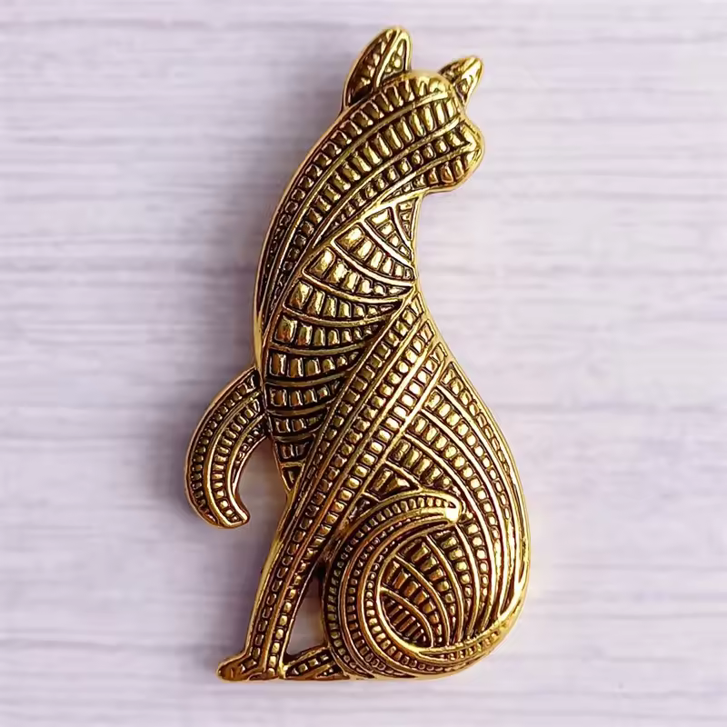 New Vintage Animal Tiger Cat Brooch for Women Simple Matte Metal Animal Pins Clothing Jewelry