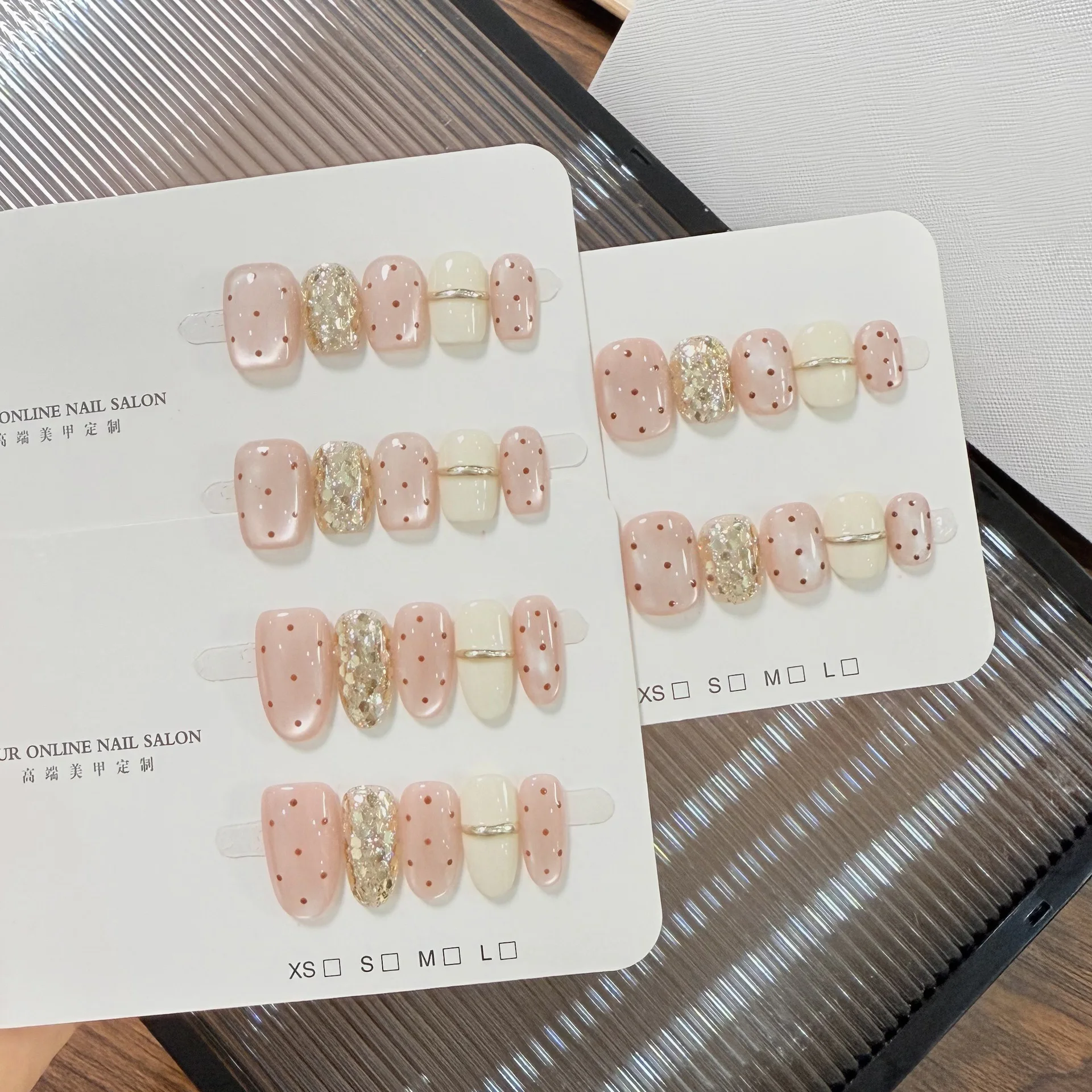 เล็บปลอมทำมือ 10 ชิ้น ประดับผงทอง ลายตาแมว ลูกปัดแก้ว ปิดเต็มเล็บ สำหรับผู้หญิงและเด็กผู้หญิง ถอดออกได้ สวมใส่ได้