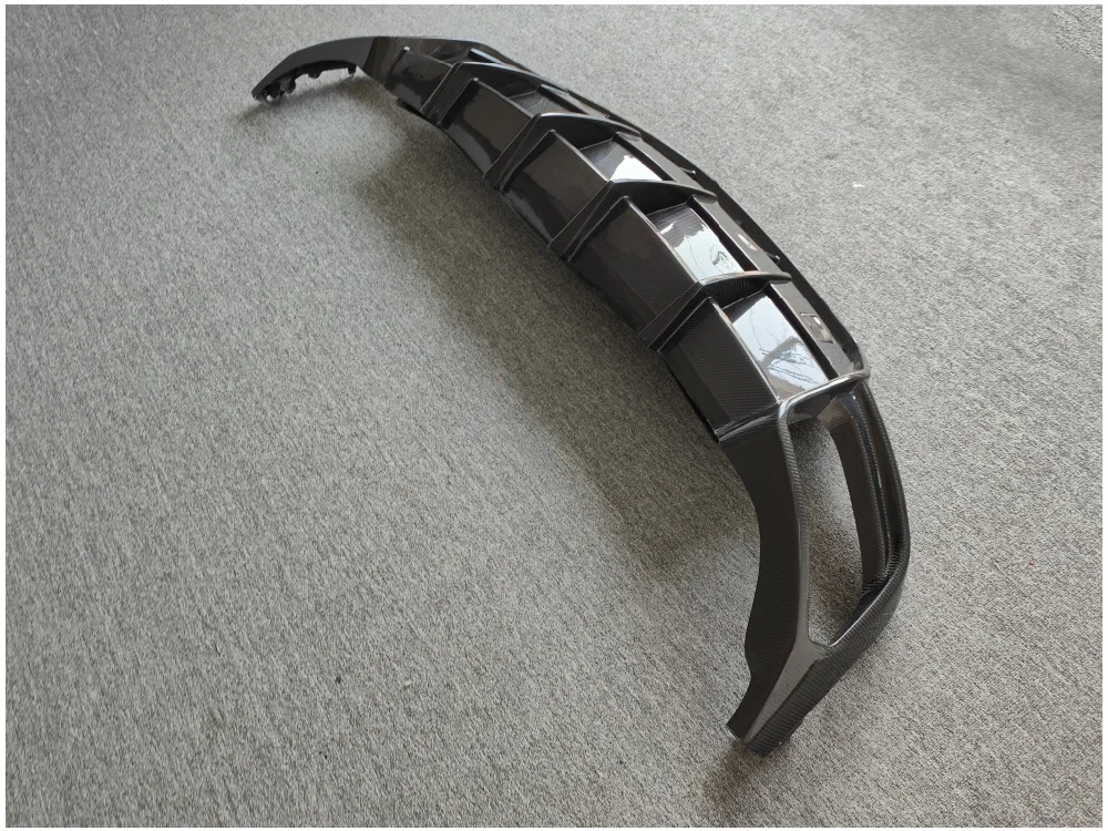 

Используется для комплекта широкого корпуса Lamborghini Urus Upgrade 1016, высококачественный комплект заднего диффузора из углеродного волокна