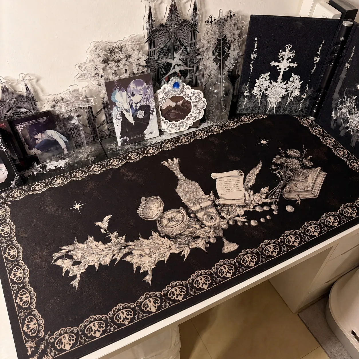 Retro Gothic Elegant Flower PU Leather Desk Mat Protector Non-Slip Large Mouse Pad Home Office Desk Mat Leather Laptop Mouse Pad