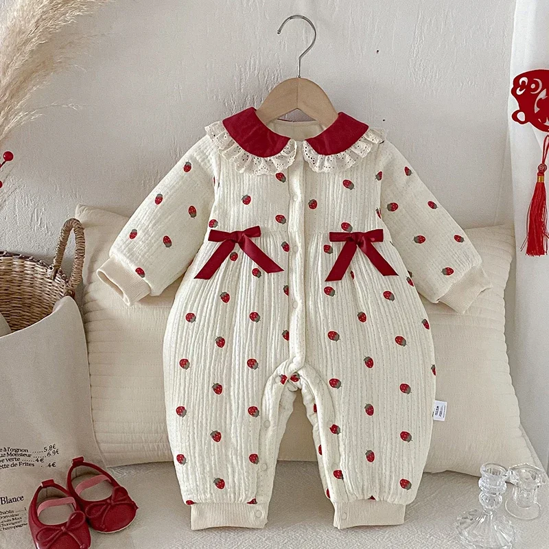 

Новинка 2023 года, зимний комбинезон для маленьких девочек 0-24 месяцев, утепленный теплый комбинезон с длинными рукавами и точечным принтом для маленьких девочек, детская одежда