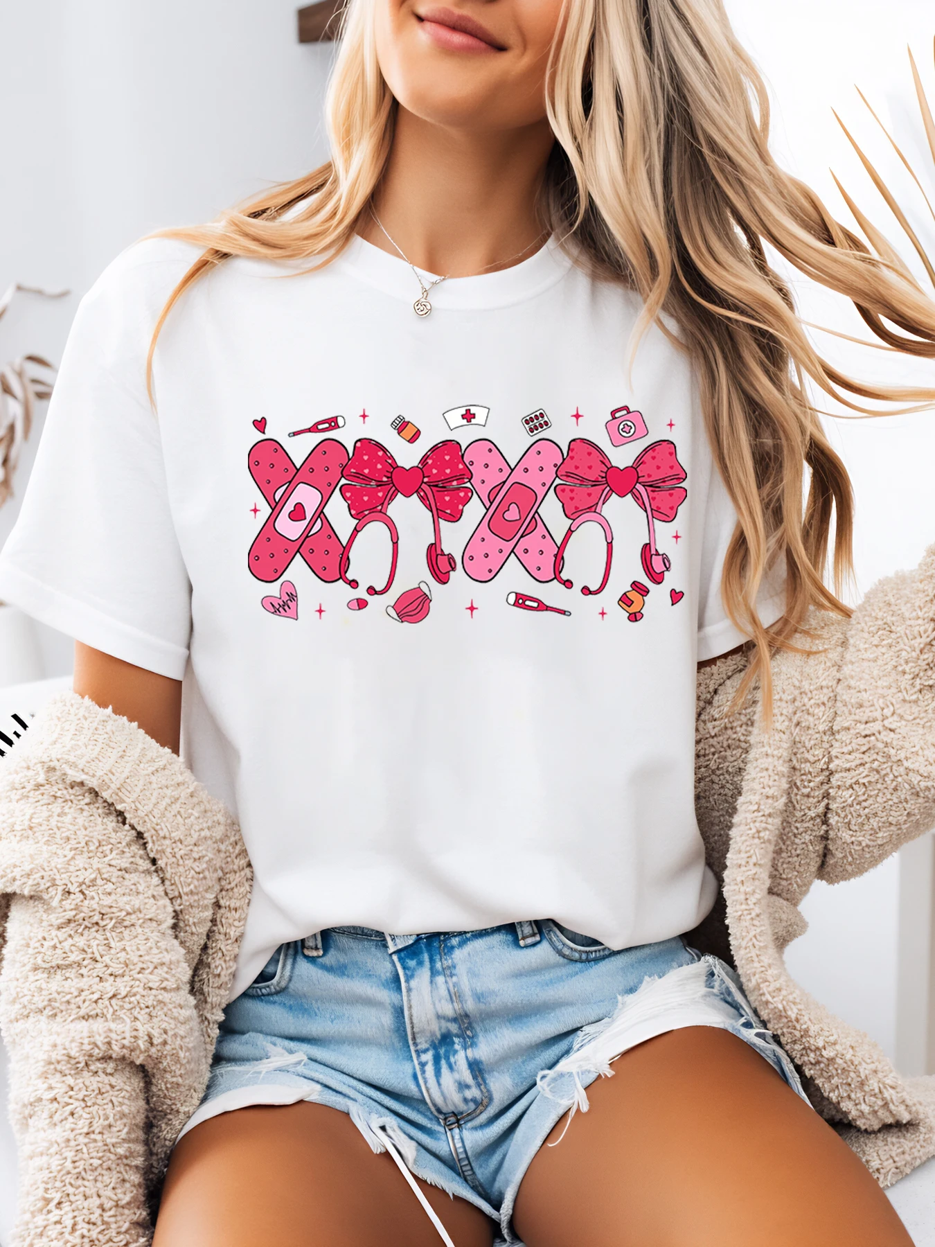Bandage and Bow Print Valentine's Day Women's T-Shirt Casual Outfit for Girls Everyday Wear White Plus-Size