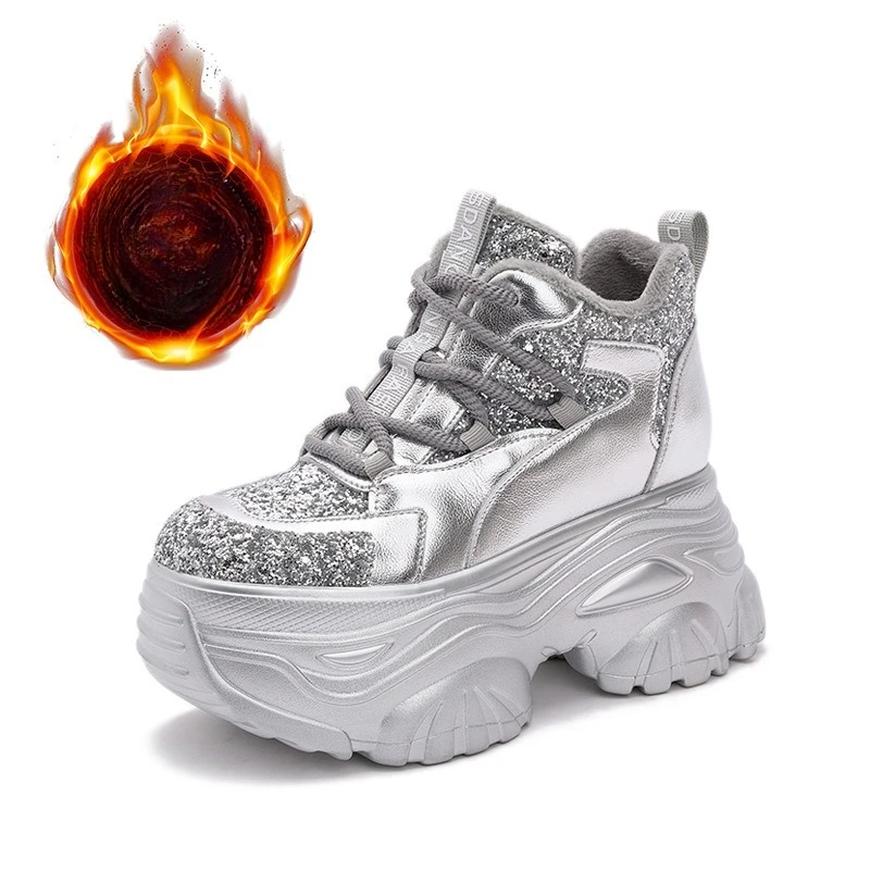 

Новинка 2023 года, 10 см, кожаные массивные кроссовки из микрофибры с воздушной сеткой, дышащая повседневная женская обувь на танкетке, модная обувь из вулканизированной блестящей ткани