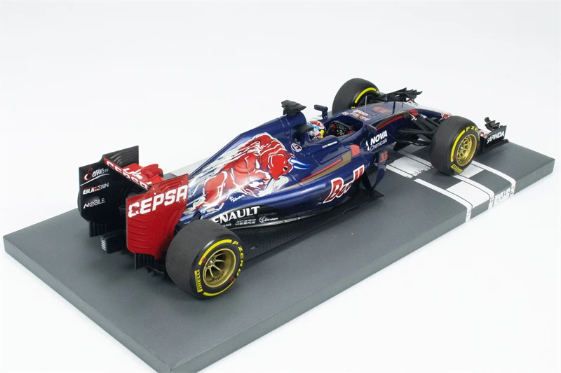 MINICHAMPS 1:18 SCUDERIA TORO ROSSO STR10 - #1 MAX 2015 Resin Model Car