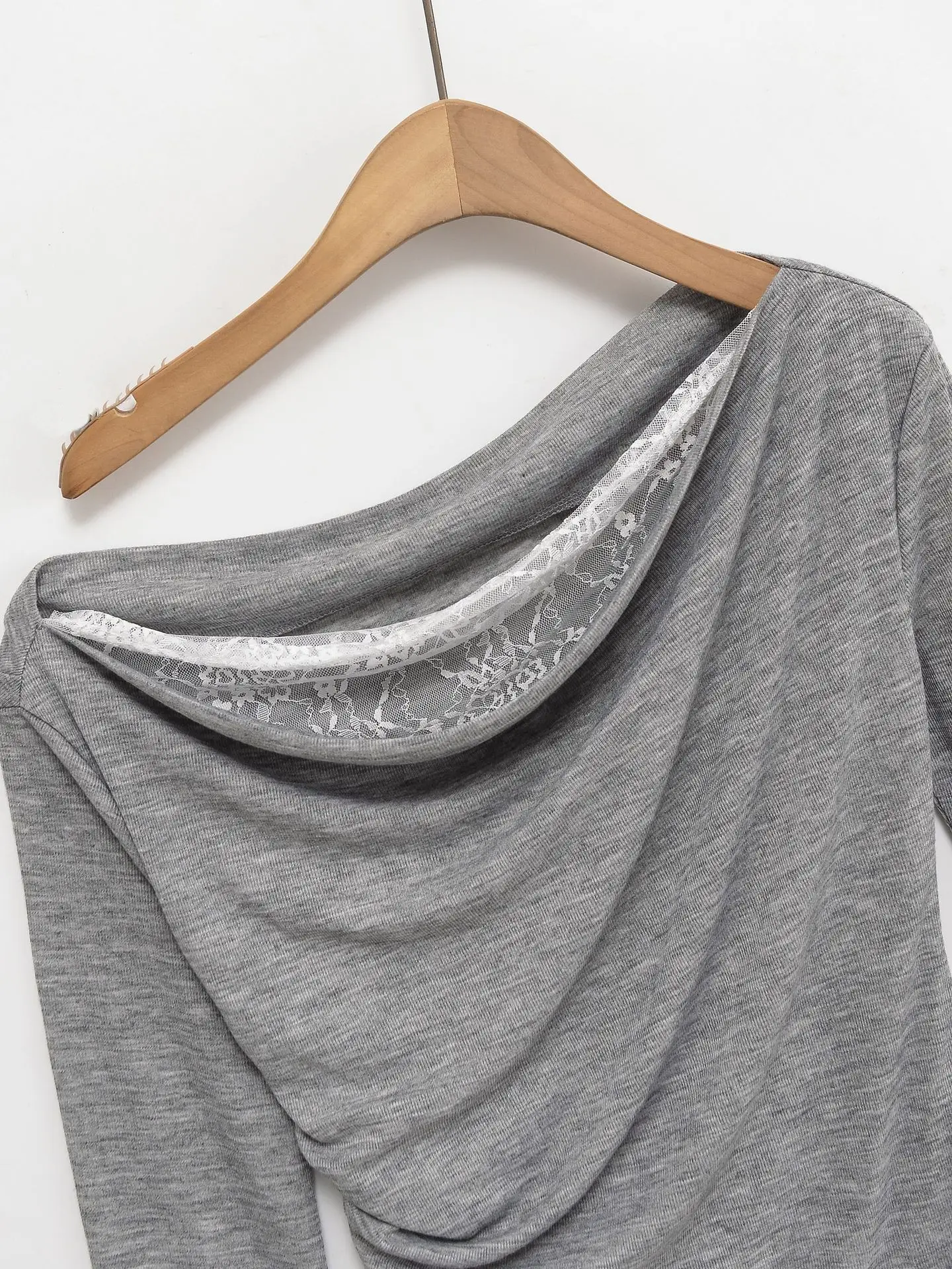 2025 primavera e autunno nuovo stile europeo e americano falso in due pezzi cuciture in pizzo pieghettato leggero stile maturo T-shirt