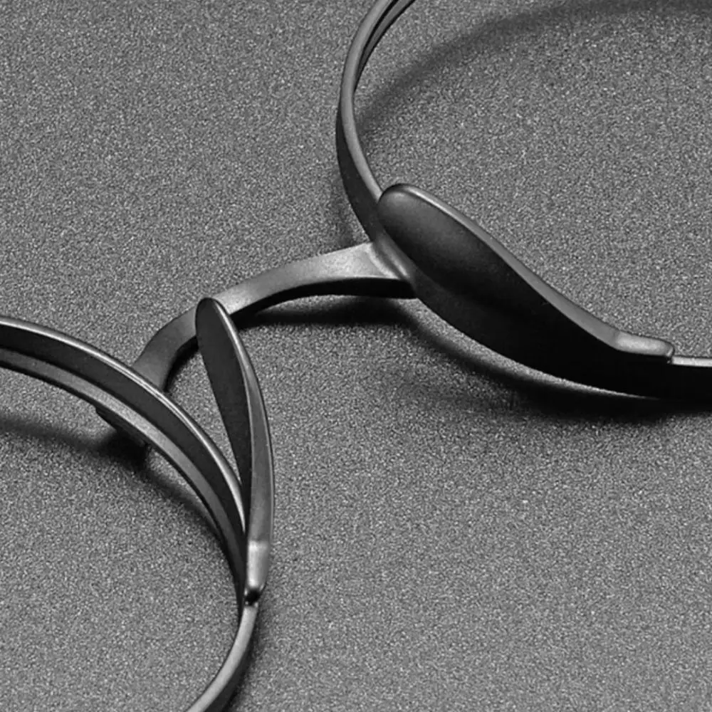 

New Pure Titanium Glasses Frame Oval Shape Simple Design Eyeglasses Frames Classic Retro Eye Decoration