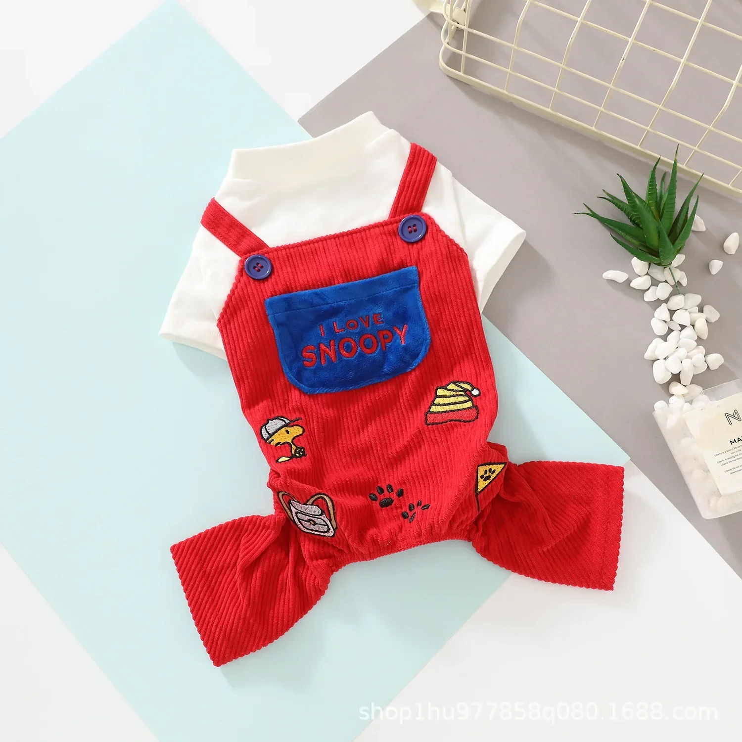 

Snoopy с короткими рукавами, весенне-осенняя и летняя одежда для домашних собак, новая футболка с милой мультяшной вышивкой для собак, четырехногая футболка