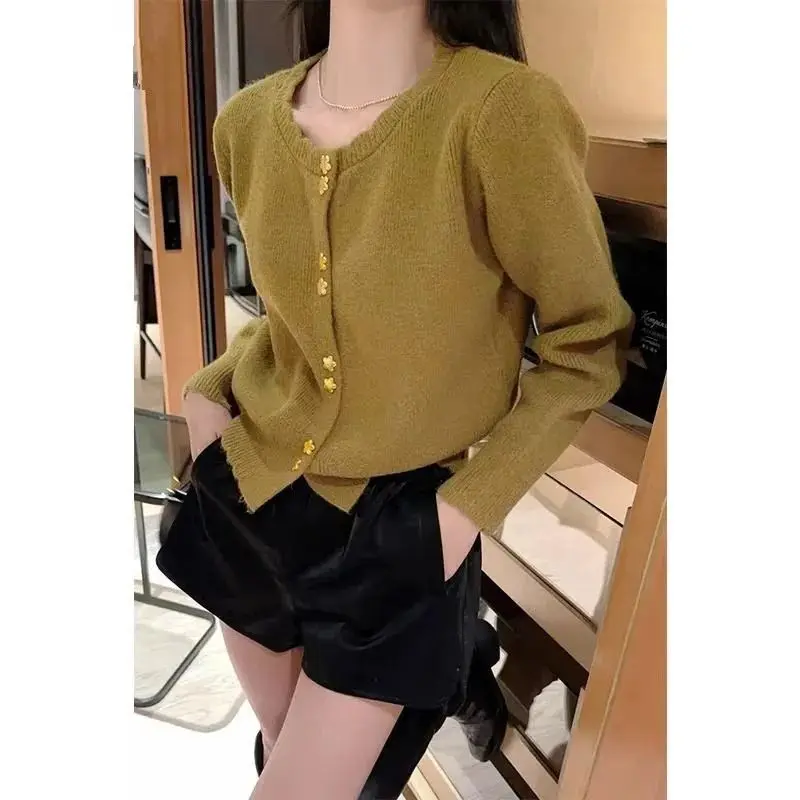 Retro Soft and Sticky Sweater Jacket for Women Autumn and Winter New Style Small and Short Knitted Cardigan Sweet Top