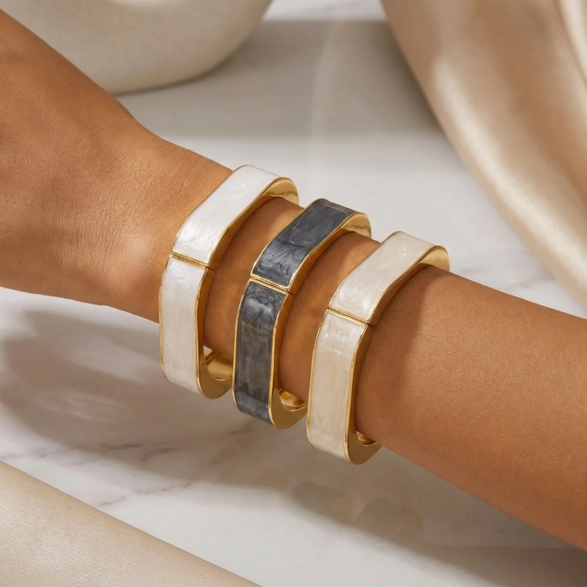 Vintage schlichte schwarz-weiße Emaille-Armreifen in ovaler und quadratischer Form für Damen und Herren, modische geometrische Metall-Armreifen, Alltags-Punk-Schmuck – Detail 9