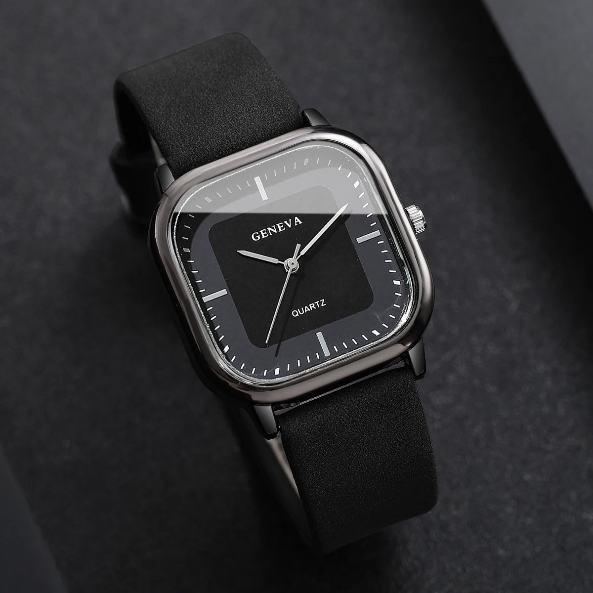 2pcs/set Men's Watch Simple Fashion Square Scale Dial Trendy Handsome Quartz Watch + Bracelet ( Box Not Included)