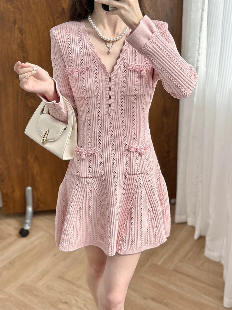 فستان محبوك بأكمام واسعة ورقبة على شكل حرف V وردي، أنيق وأنيق. فستان نسائي على شكل حرف A مرصع بالألماس وزر مطرز بالخرز #4