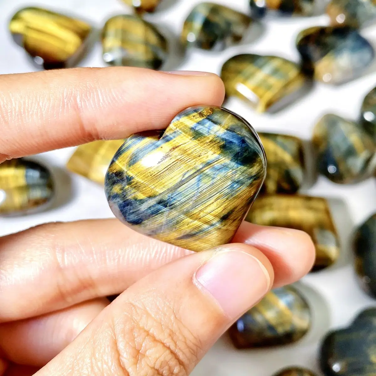 1PC Random Blue Tiger Eye Heart Natural Crystal Heart，Natural Crystal Carving，Gemstone Jewelry,Glitter, Healing Crystal