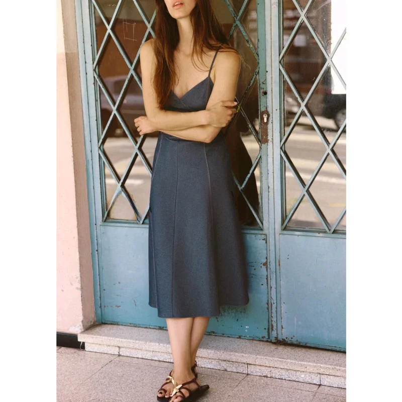 Vestido Midi F Casual de Verão em Jeans Estilo A-Line com Bainha em Blocos de Cores, Camadas e Fenda Lateral, Sem Mang...