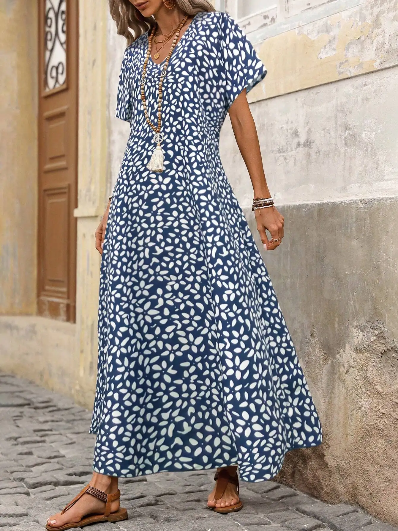 

Women's Blue Floral Print Batwing Sleeve Maxi Dress