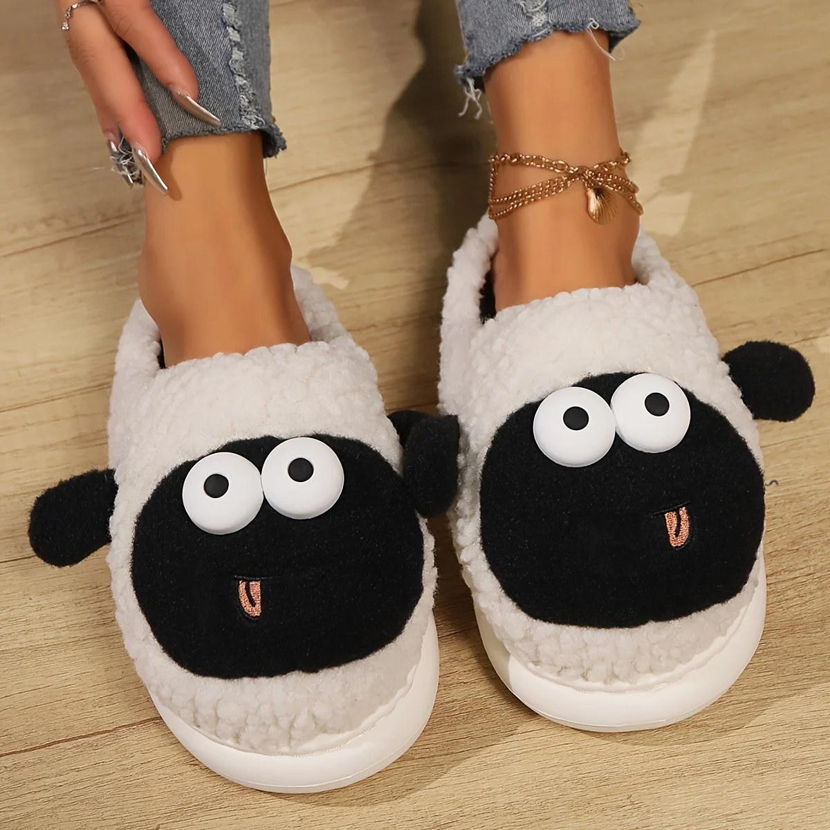 Women's Comfortable and Cute Lambswool Plush Slippers Suitable for Indoor and Outdoor Wear EVA Sole Perfect Choice for Winter