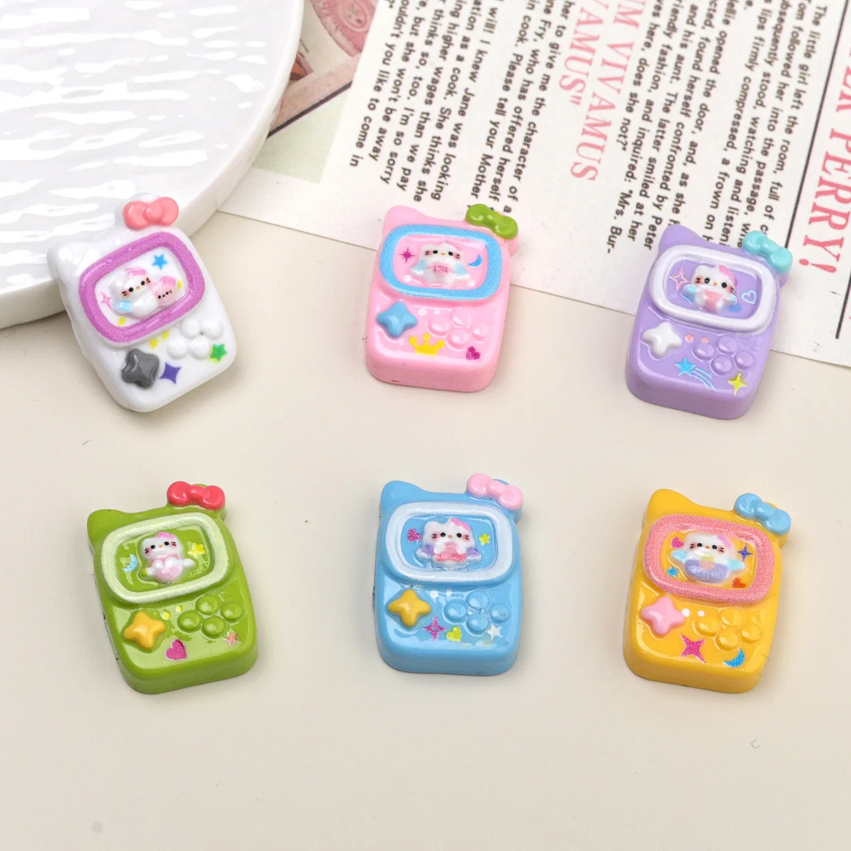 5 قطع من إكسسوارات الراتنج الكرتونية للهاتف miniso kt، علبة غير المرغوب فيها ذاتية الصنع، مستلزمات الحرف اليدوية المصغرة المصغرة