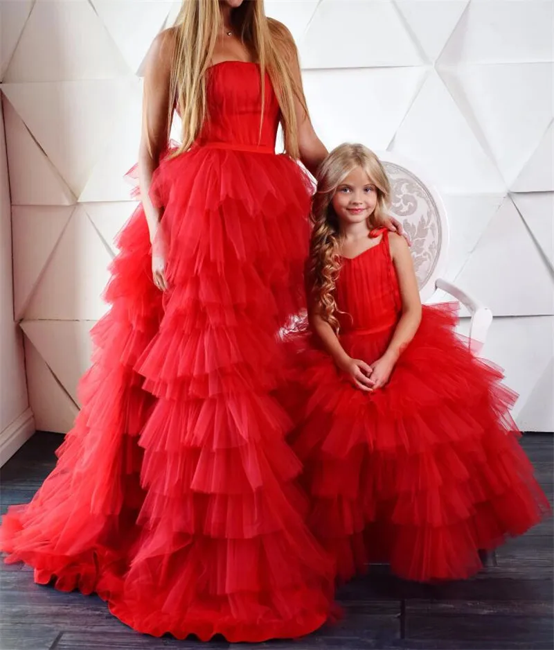 

Red Ruffle Tulle Mother Daughter Matching Dresses Fairy Mommy and Me Outfits Princess Birthday Party Gowns New Year Christmas