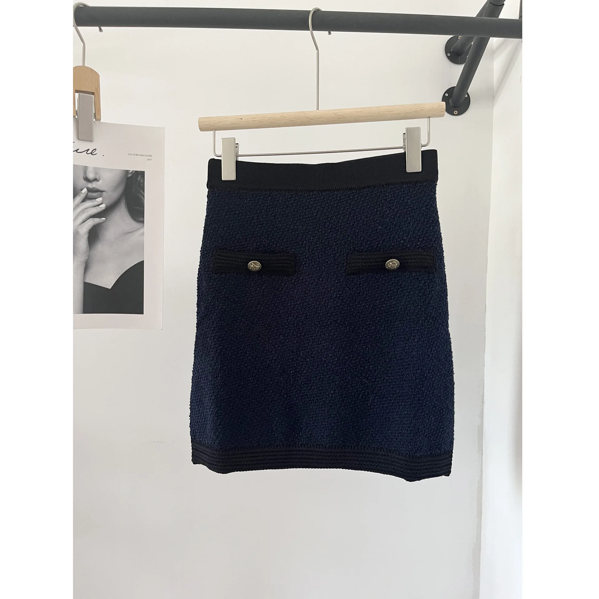 Autumn new Xiaoxiangfeng temperament gold buckle knitted mini navy blue skirt A-word short skirt children 16A