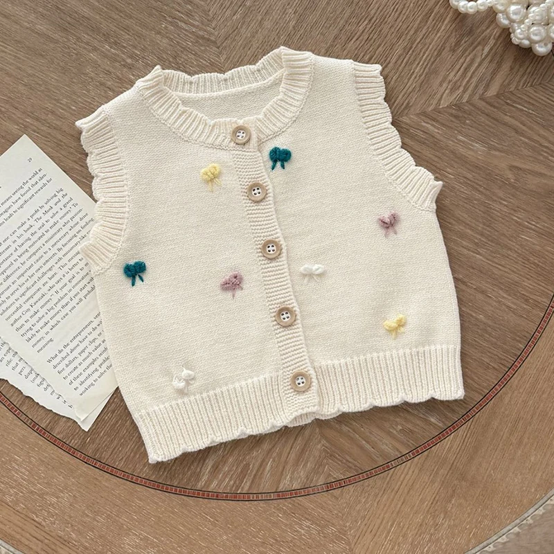 

Новинка 2023 года, осенний вязаный жилет для маленьких девочек 0-3 лет, кардиган без рукавов с вышивкой для маленьких девочек, свитер, одежда для малышей