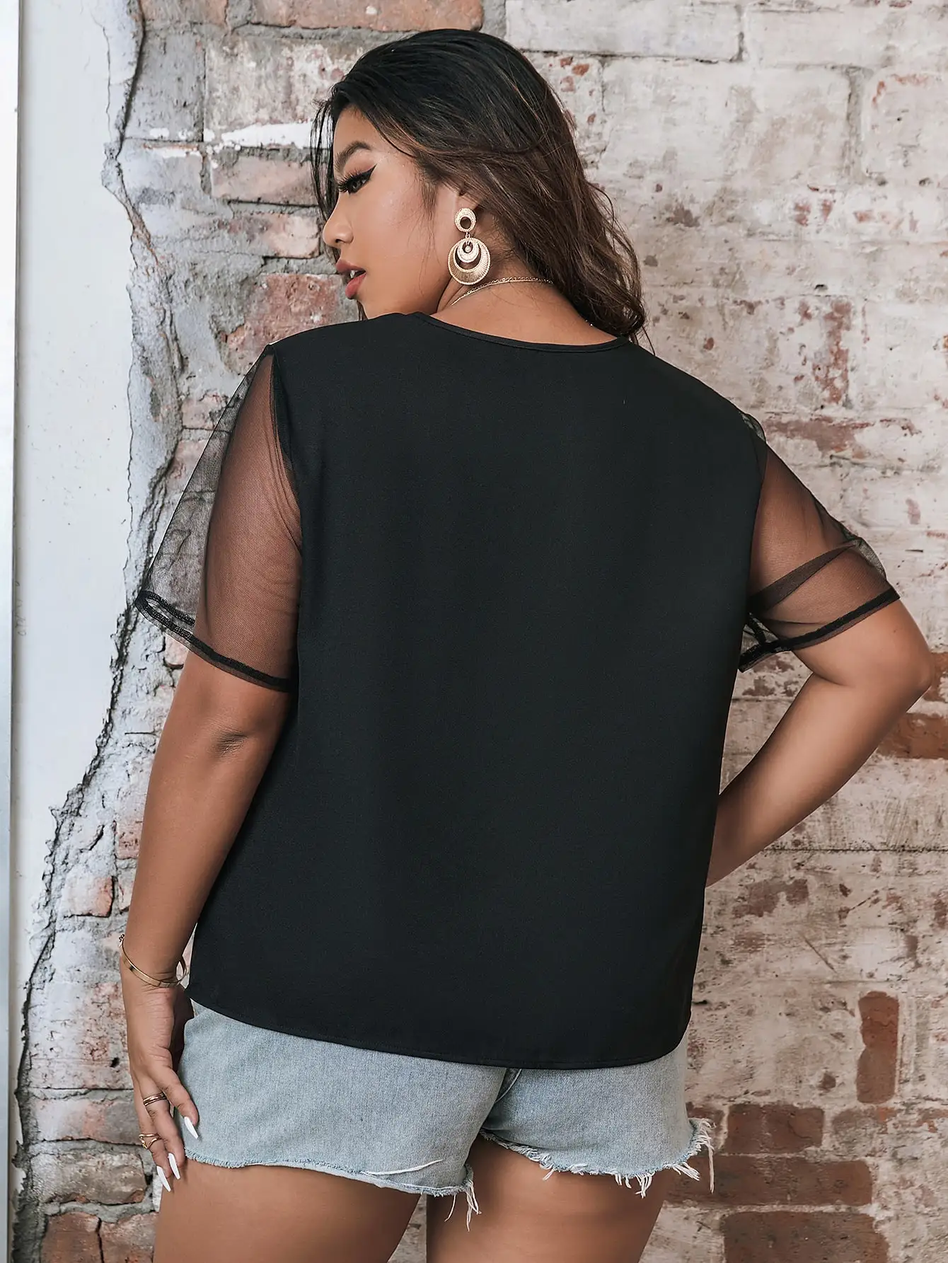 Plus Size Women Color Block Blouse, Notched V‑Neck Mesh Short Sleeve T‑Shirt, Irregular Hem Loose Fit Casual Summer Tops