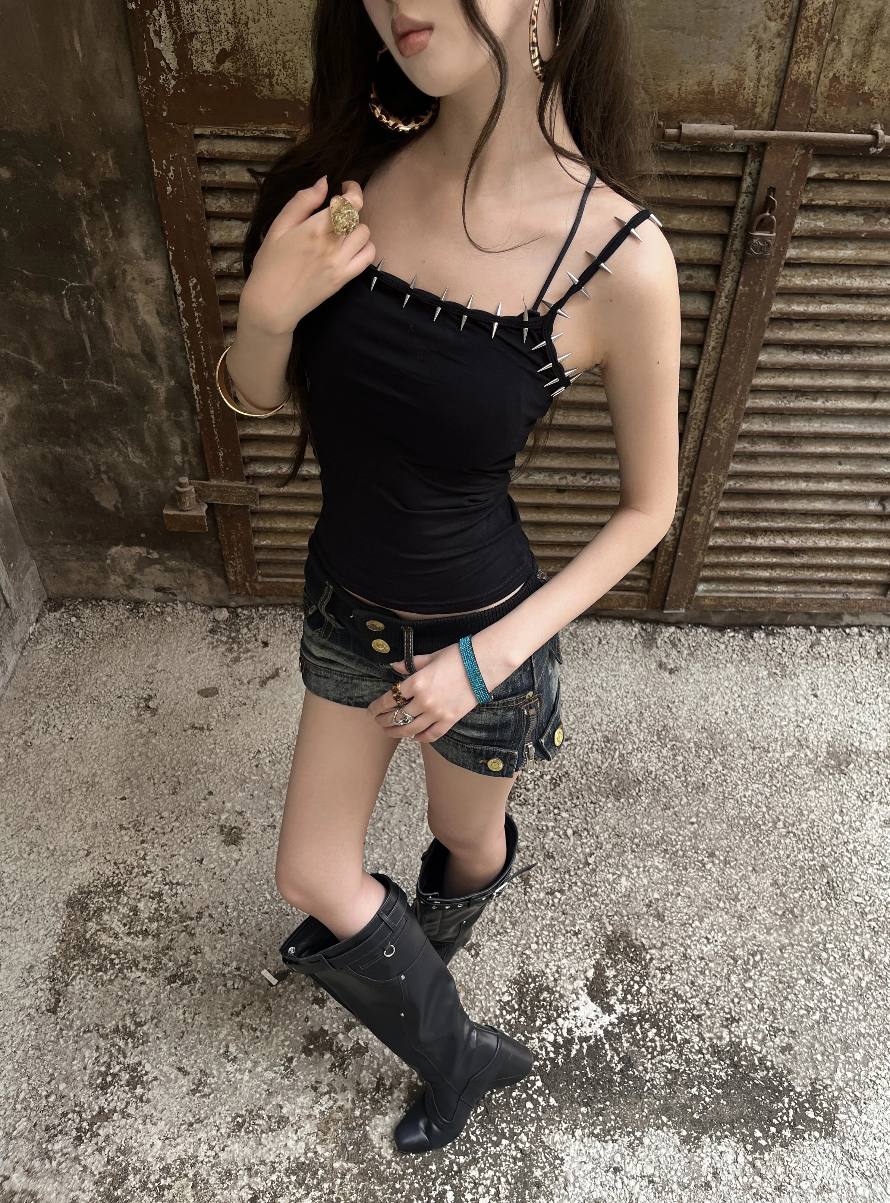 

new European American Personality Rivet Element Popular Slim Fit Vest Hip Hop Rock Girls Sexy Solid Gothic Tanks Splice Clothing