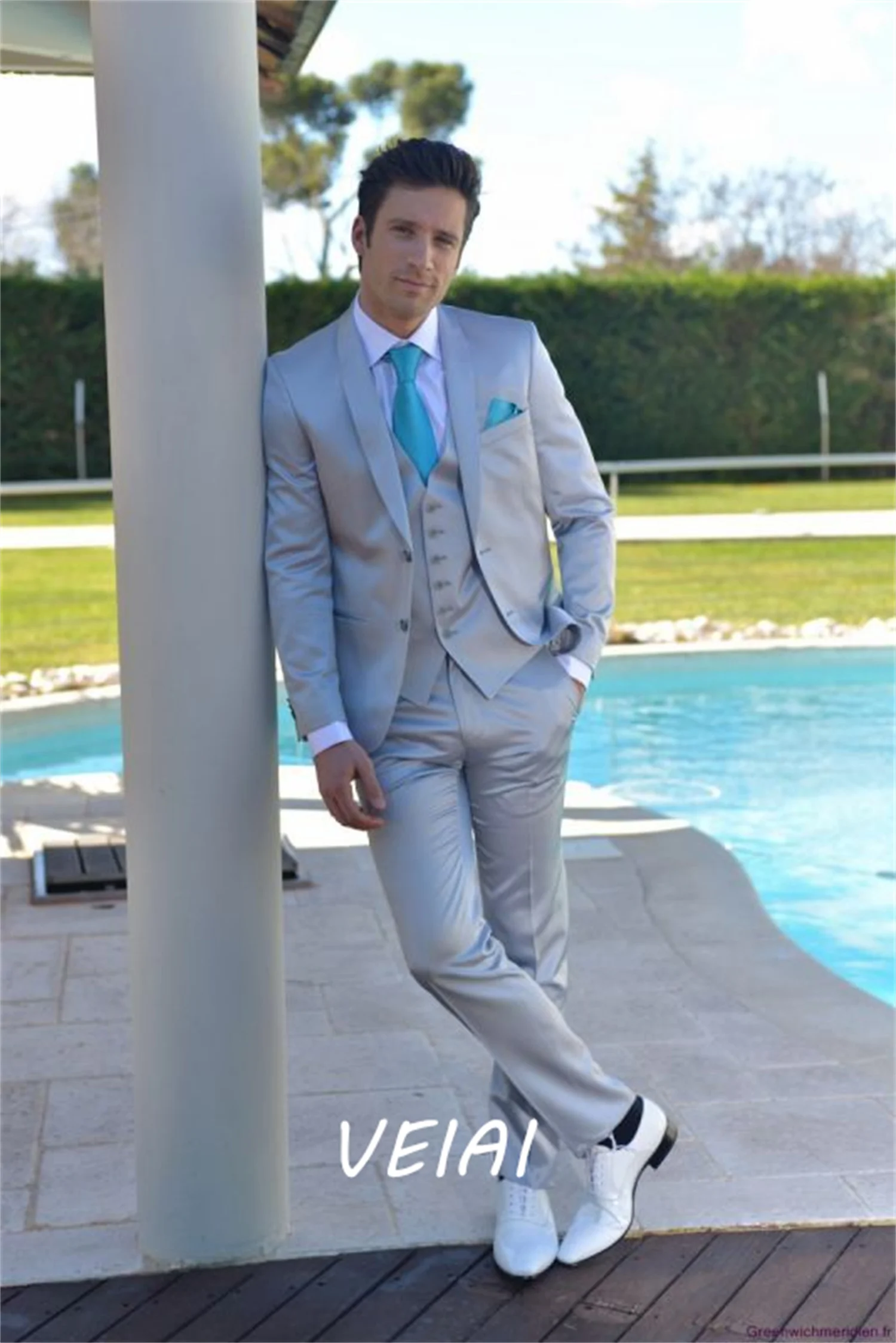 

CustomizedNew Arrival Designs Italian Light Blue Men Suits Slim Fit Tuxedo 3 Piece Gentle Custom Groom Prom Dinner Suit Terno Ma