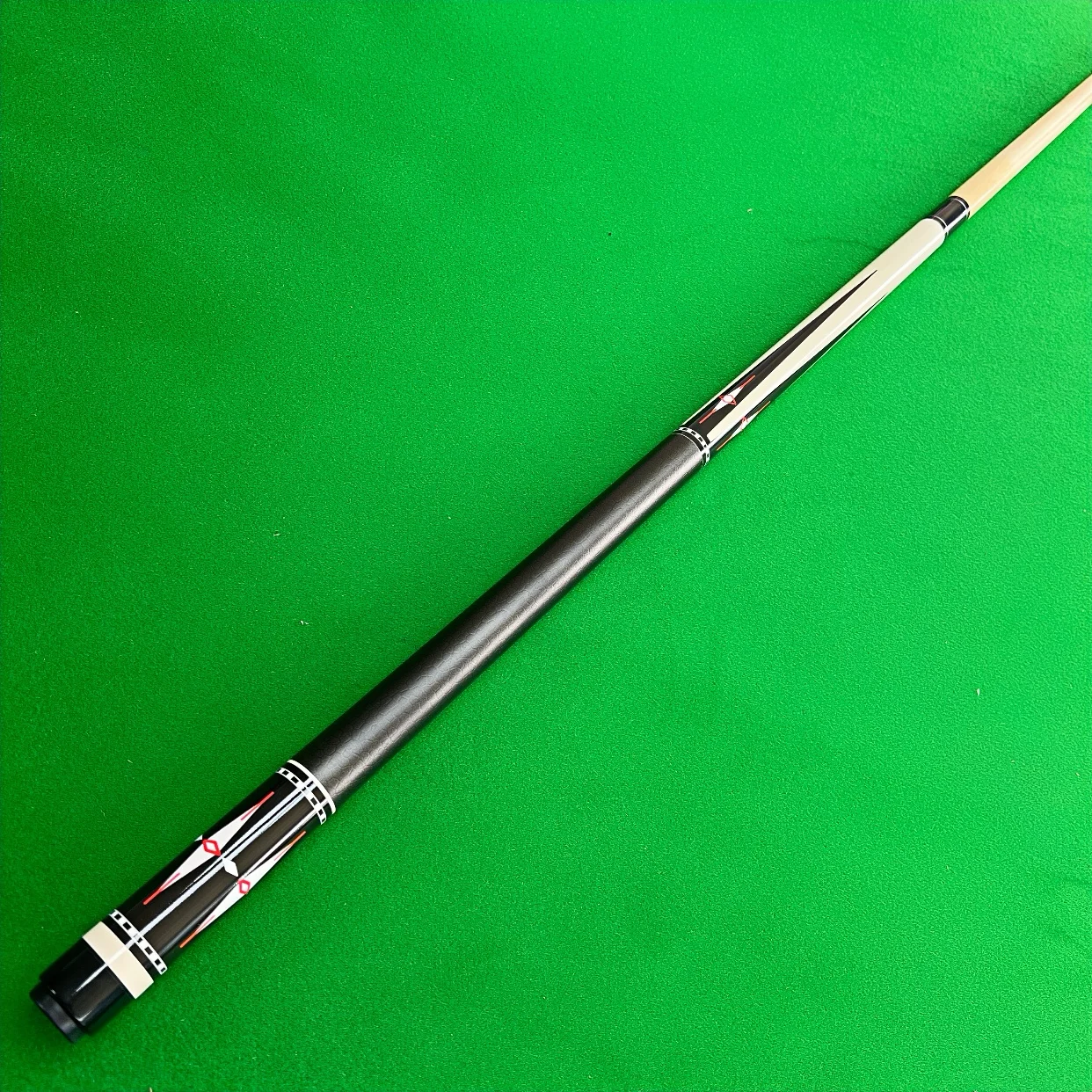 Premium Maple Pool Cue - Portable, Precise Shots for Beginners, Medium Flexibility - High Value and Aesthetic Appeal