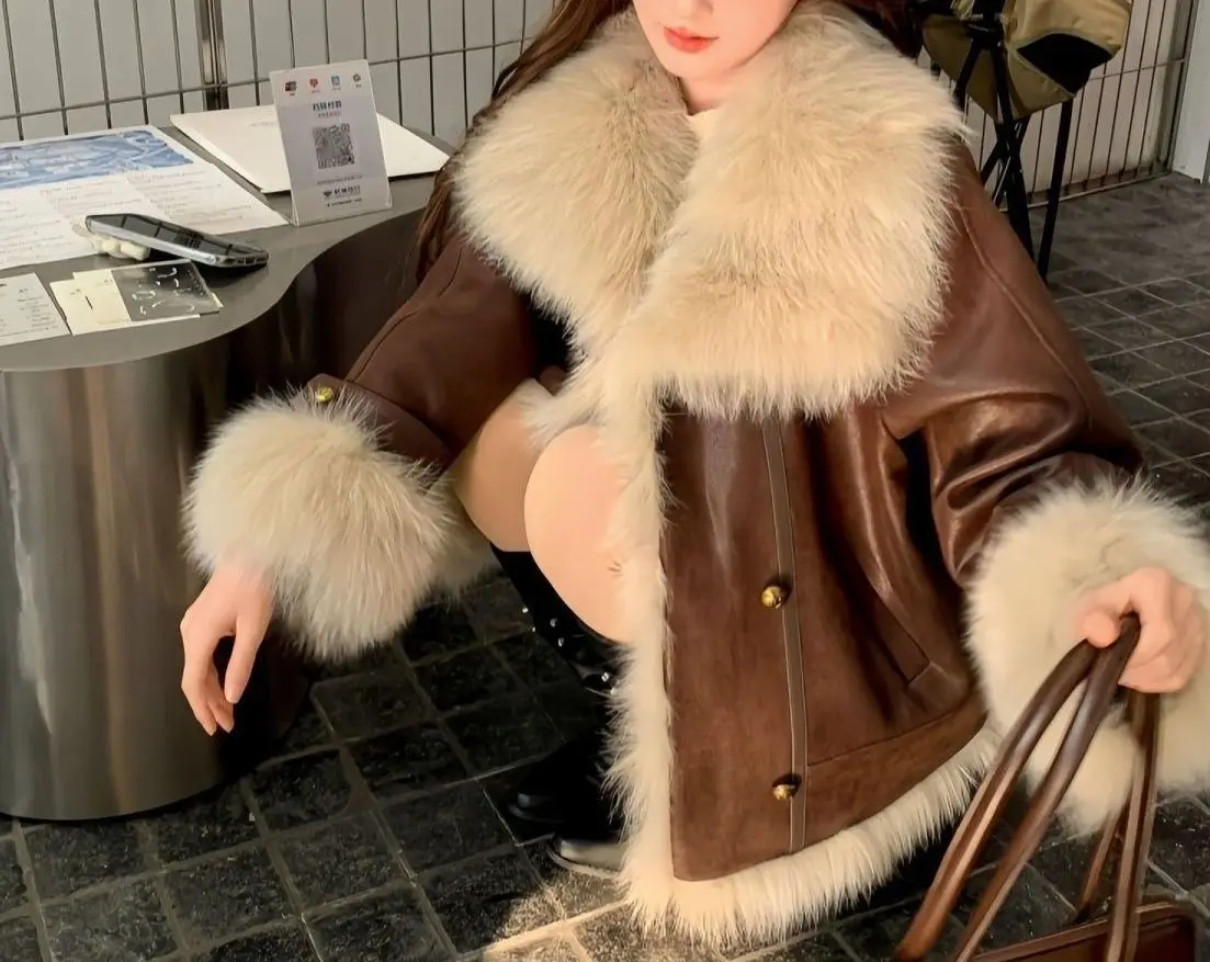 

Fur Coat with Fur and Leather for Women Parka Style Down Filling Winter 2025 Trend
