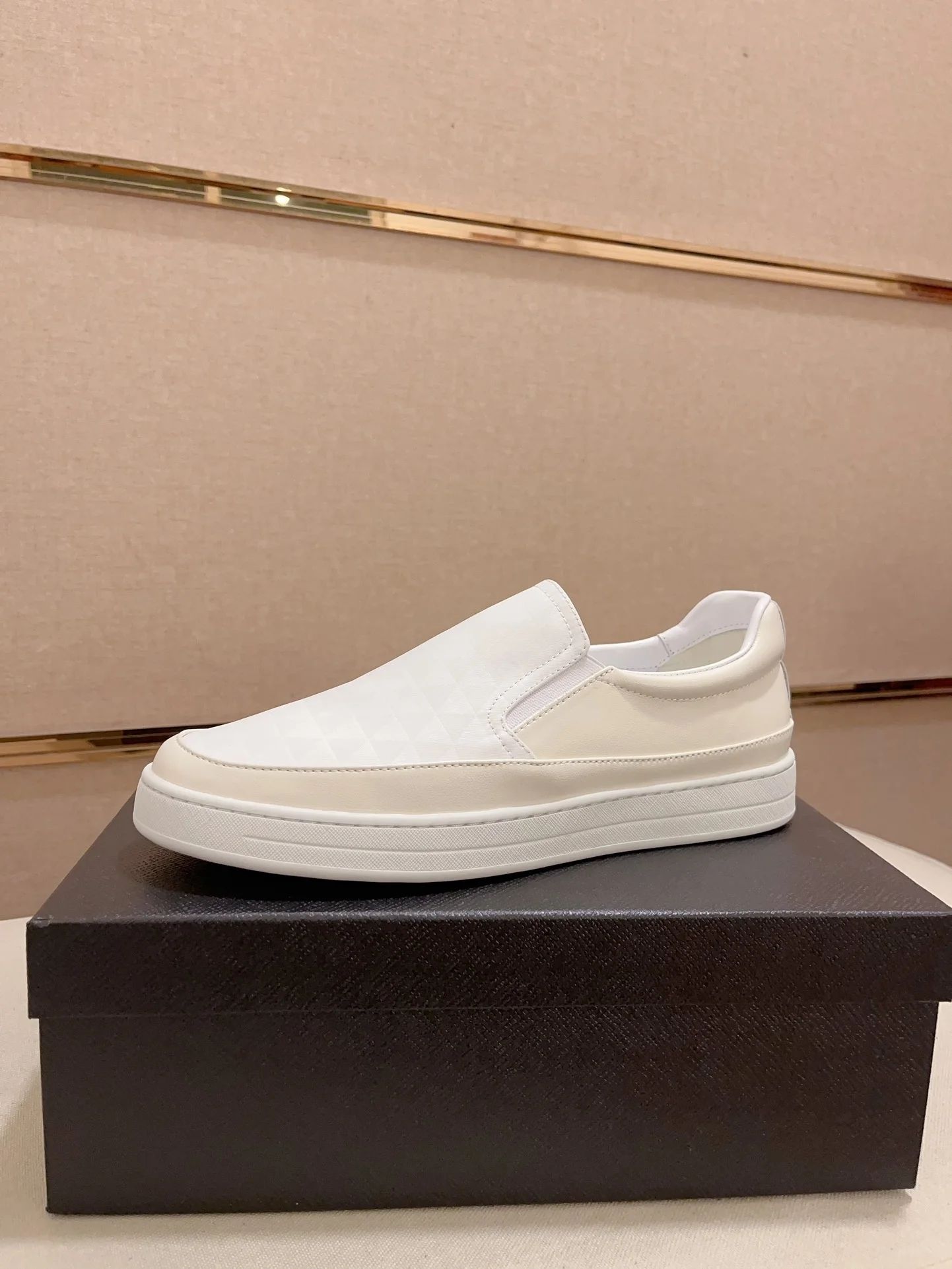 

High-end Luxury Flat Casual Shoes Made of Cowhide Leather Men's Casual Shoes Slip-on Design Classic Sports Casual Shoe Style