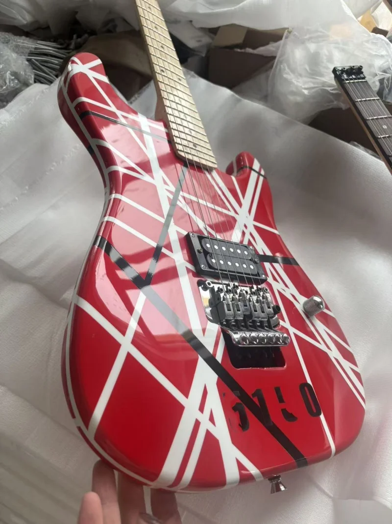 Free delivery 6-string guitar, maple neck, black and white trim strips, tremolo bridge, high-gloss finish, solid wood quality