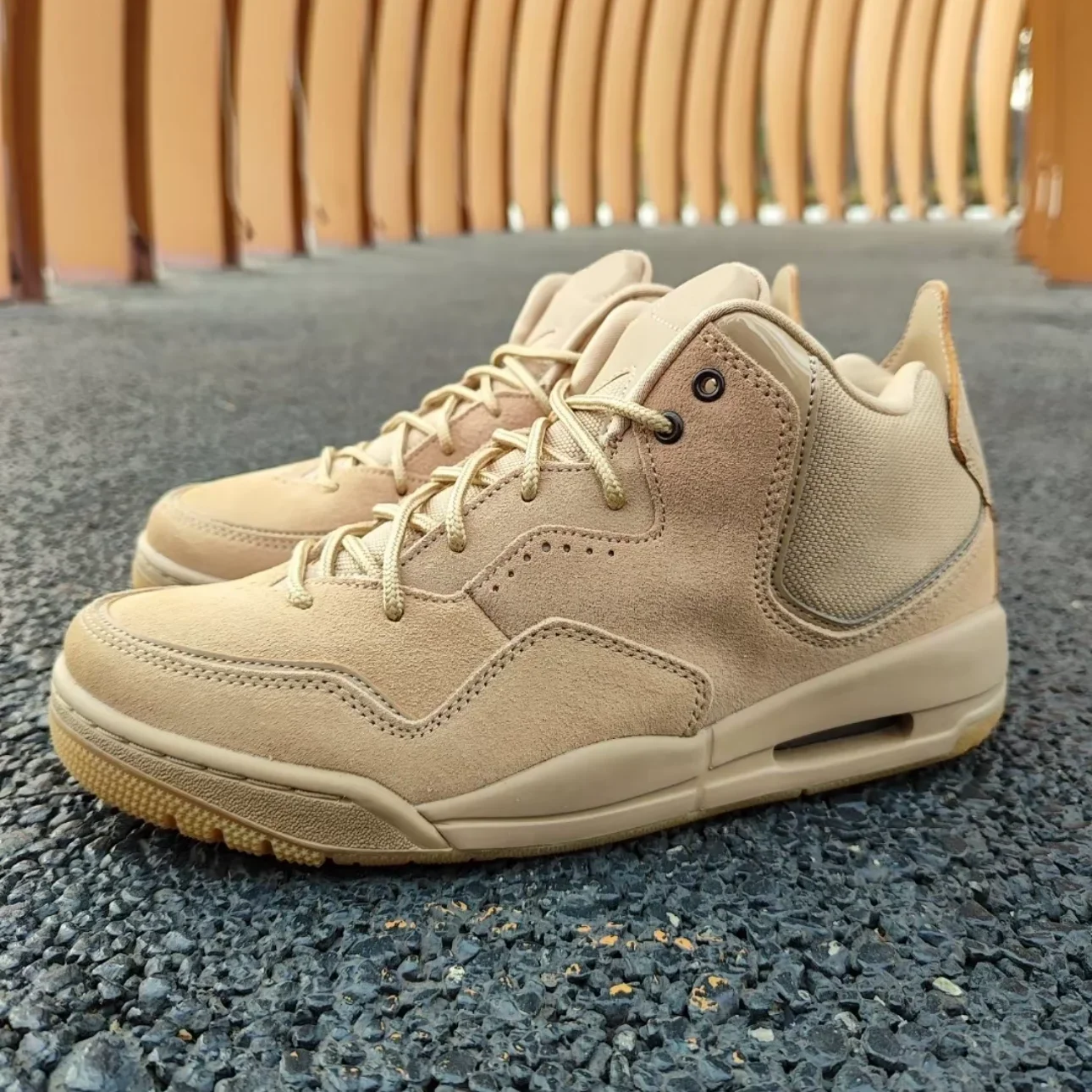 

New Retro-style Women's Boots, Casual and Versatile Air-cushioned Men's Shoes, Height-increasing Sports Women's Shoes AT0057-20