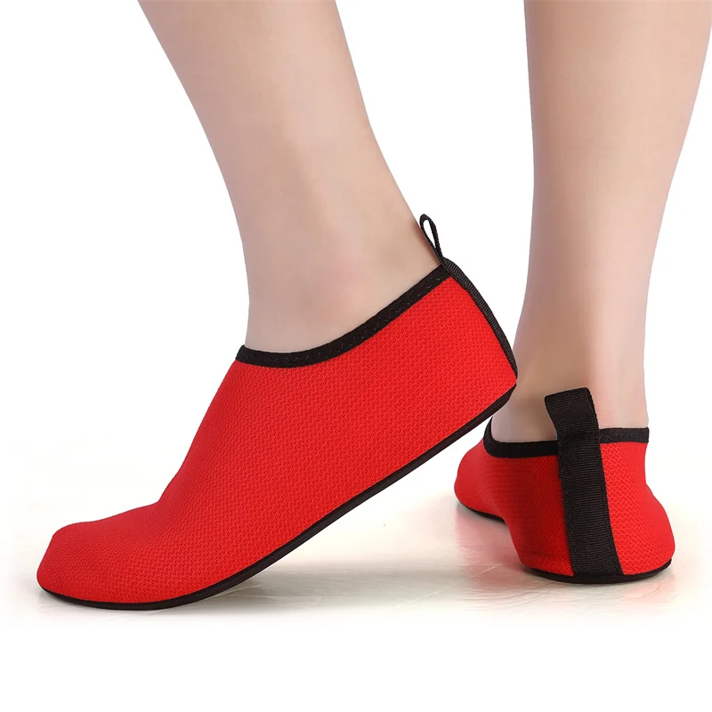 Low Price Hot Selling Men's Women's Water Shoes Comfortable Soft Ultra Light Anti Slip Swimming Shoes Unisex Indoor Yoga Shoes