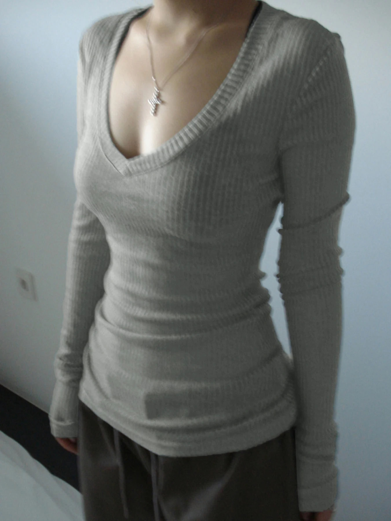 المرأة الصلبة الخامس الرقبة مضلع متماسكة تي شيرت كم طويل نحيل تمتد الأساسية الأعلى الكورية أزياء عارضة الخريف قمم