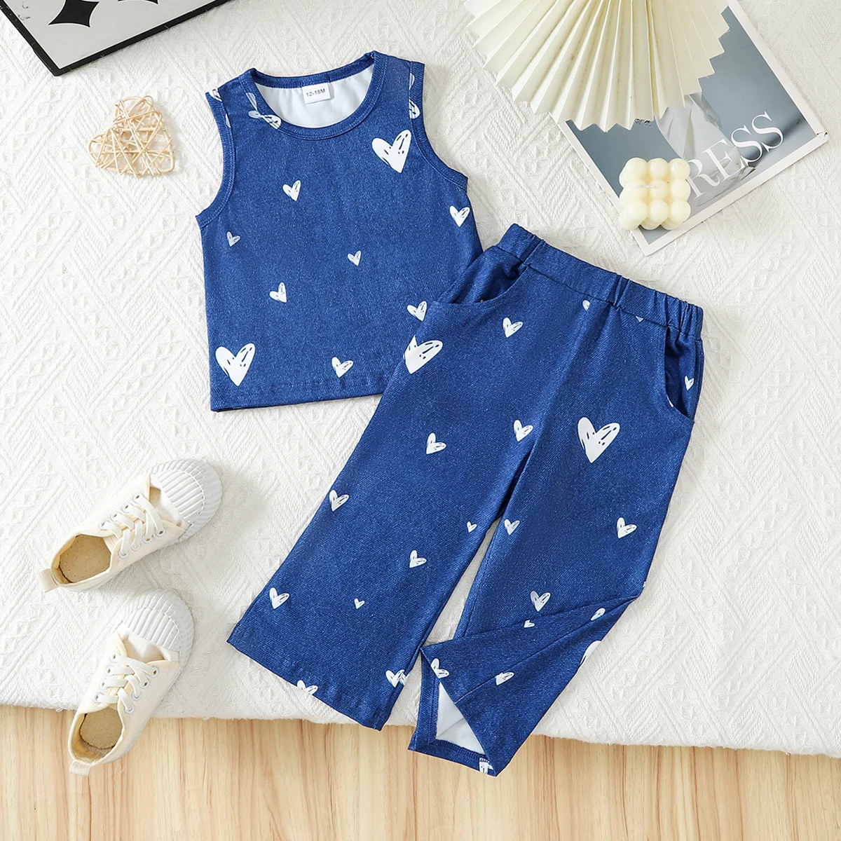 conjunto-de-verao-para-meninas-2-pecas-estilo-jeans-com-estampa-de-coracao-top-sem-mangas-calca-de-perna-larga-estilo-casual-doce-uso-diario-esculaar