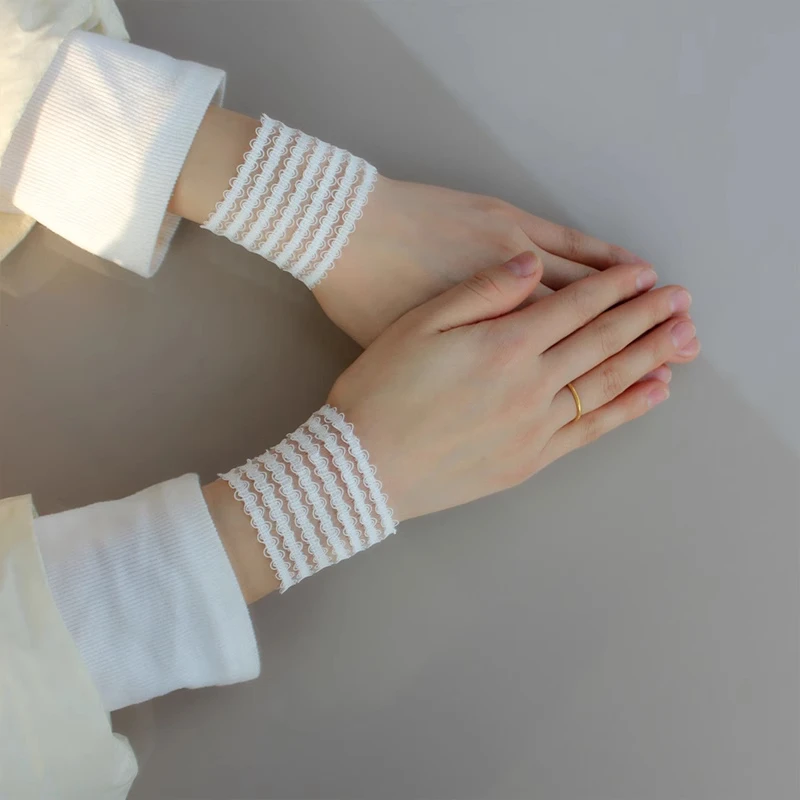 Shirt Sleeve Fixer Hand Sleeve Wrist Ornament for Men and Women Elastic Sleeve Tightener Adjustable Arm Band Accessories