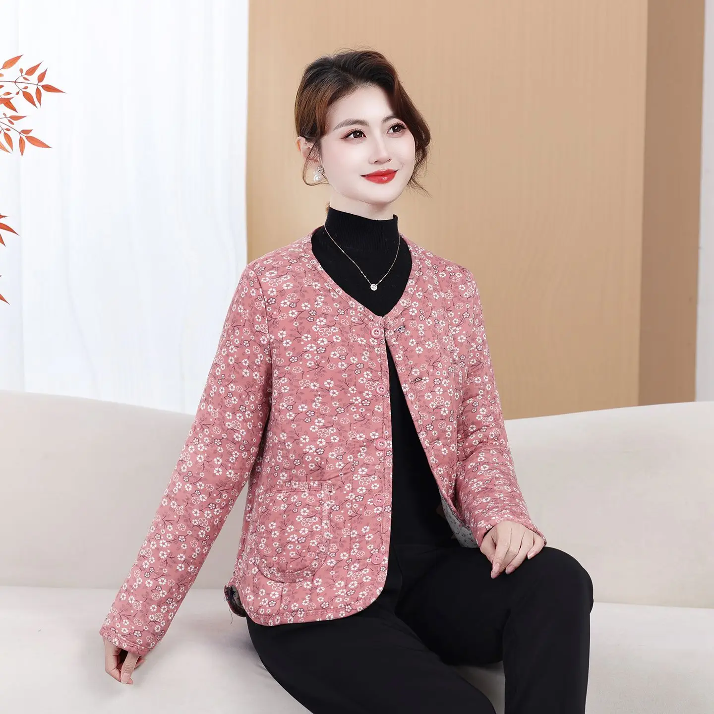 

Women's Cotton-padded Floral Jacket Mother's Cheongsam Cotton Jacket 2026 Autumn Winter Women Vintage Tang Suit Warm Clothes