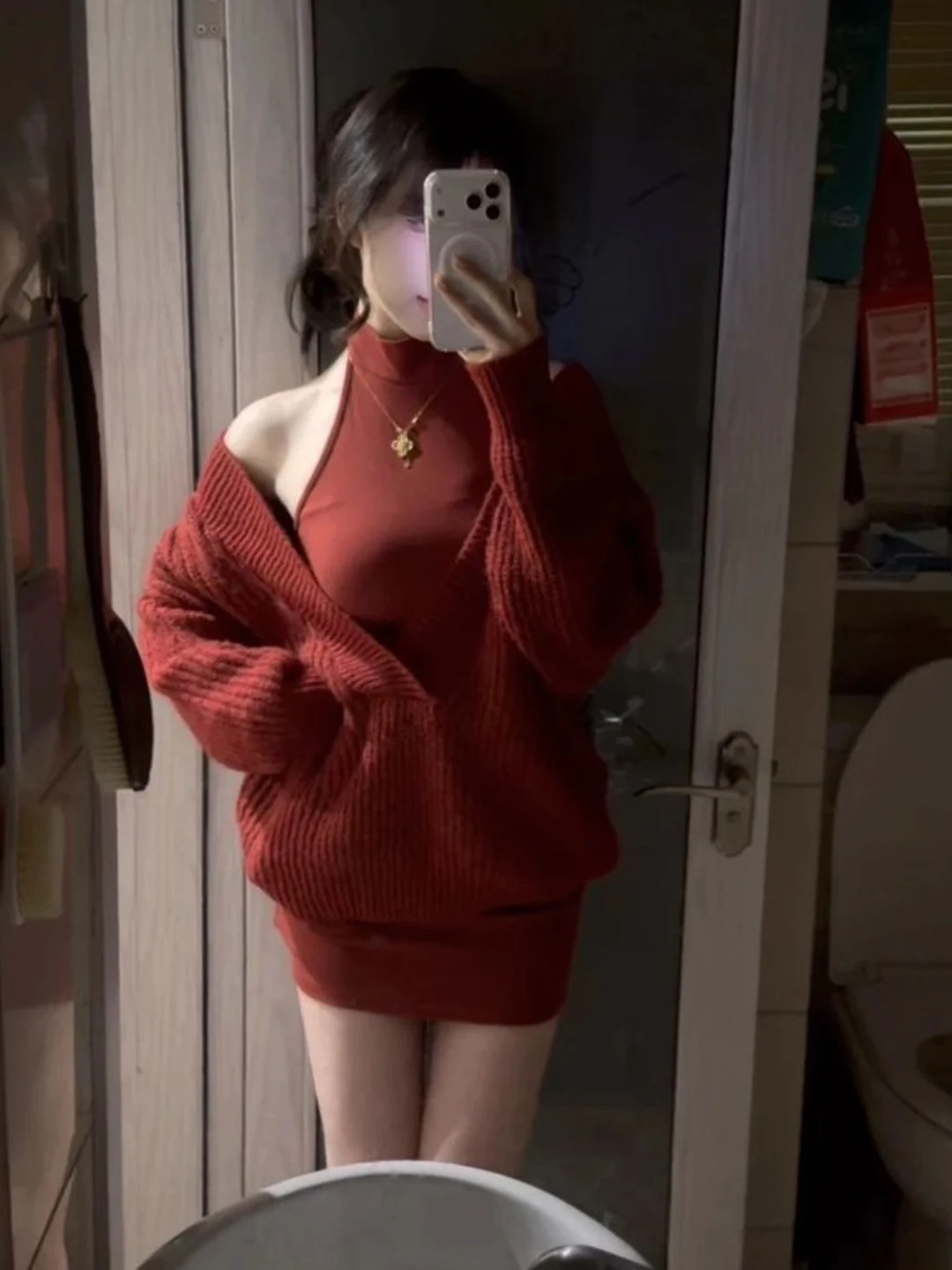 

Ретро-комплект из свитера и юбки: уникальный и красивый весенний женский костюм