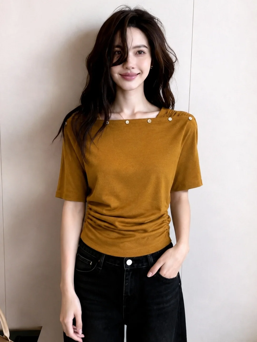 

Elegant Beaded Short Sleeve T-Shirt Women's Fashionable Age-Defying Top Versatile Stylish Summer 2026 Korean Style Slim Fit