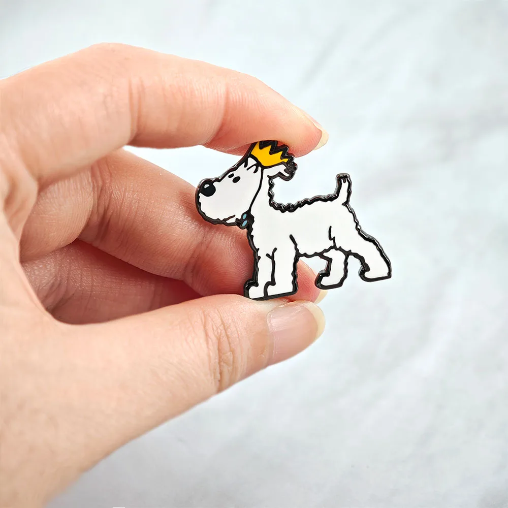 Klassischer Anime-Charakter Schneewittchen Emaille-Pin Niedlicher Hund mit Krone Retro Comic-Peripherie-Abzeichen Rucksack-Anstecknadeln Geschenk – Detail 4