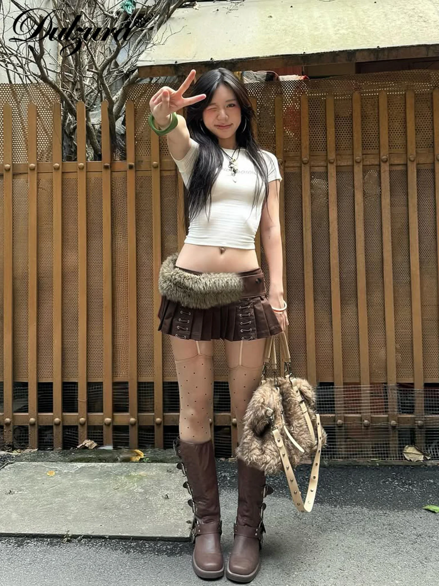 Dulzura femmes mode Sexy décontracté Mini jupe trous fermeture éclair mince plissée jupe courte fête Club rue vêtements d'été en gros