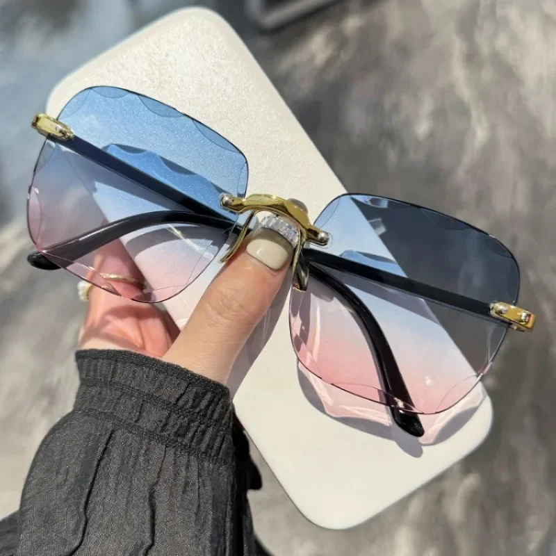 Gafas de sol sin marco para mujer, gafas de sol con protección UV400, lentes degradados a la moda, gafas de sol para mujer, gafas de sol con patas de aleación Vintage